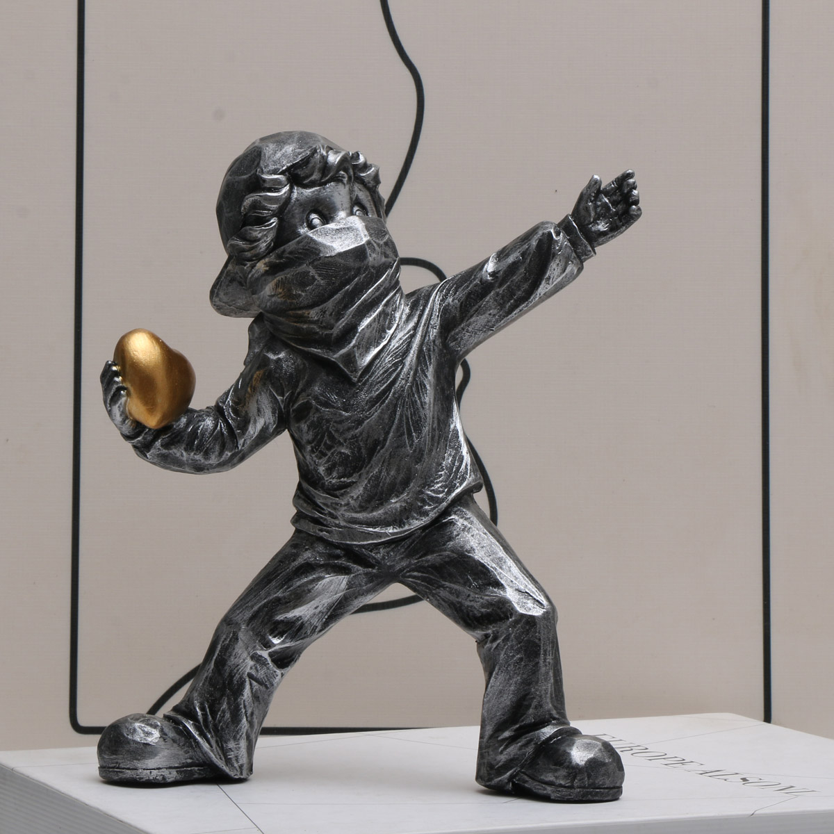 1 Pc Resin Banksy Love Sculptu - Tablet With All Accessories ulasan dan harga